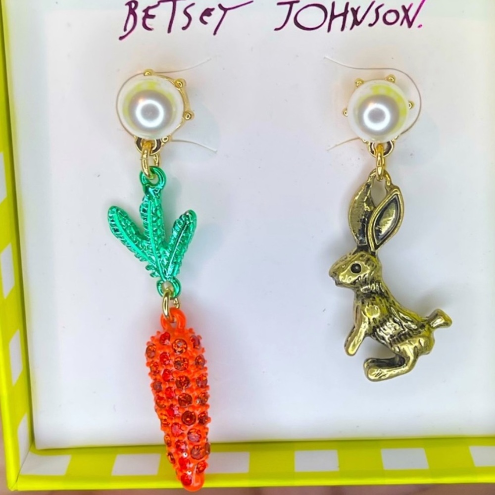 New Betsey Johnson Bunny Carrot Mismatch Earrings - Picture 9 of 11